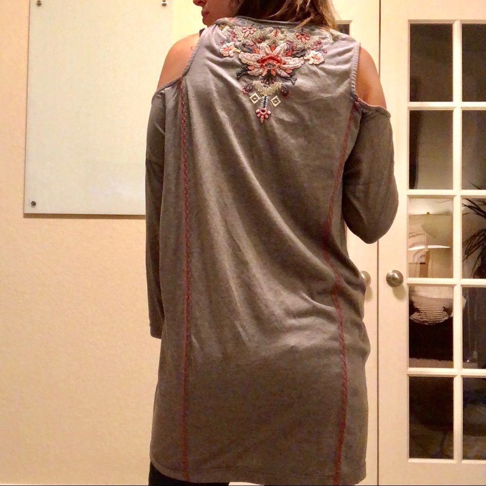 JOHNNY WAS Ninda Cold Shoulder Embroidered Tunic - Picture 3 of 8